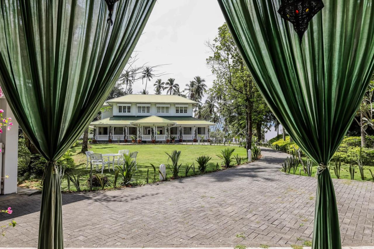 The Flame Tree Estate & Hotel キャンディー エクステリア 写真